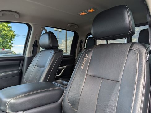 Used 2017 Nissan Titan PRO-4X w/ Pro-4x Convenience Package AWD/4WD image 17