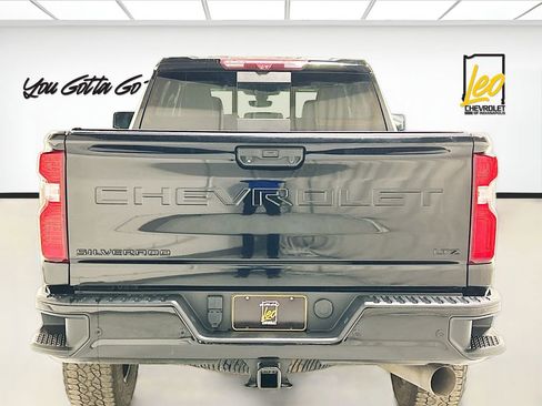 Used 2021 Chevrolet Silverado 2500 LTZ w/ LTZ Plus Package image 6