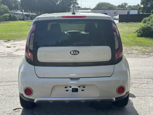 Used 2018 Kia Soul + FWD image 12