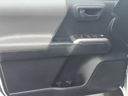 Used 2018 Toyota Tacoma SR5 RWD image 20