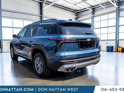 Used 2025 Chevrolet Traverse LT FWD image 29