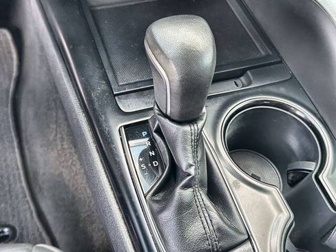 Used 2019 Toyota Camry SE FWD image 15