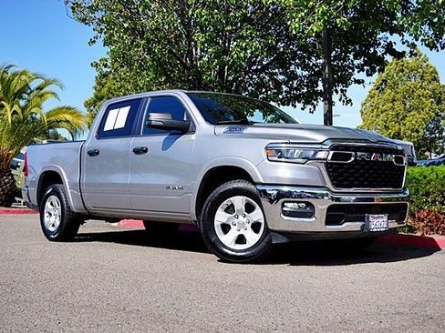 Used 2025 RAM 1500 Big Horn AWD/4WD image 2