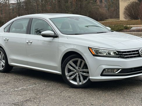 Used 2018 Volkswagen Passat 2.0T SEL Premium image 1