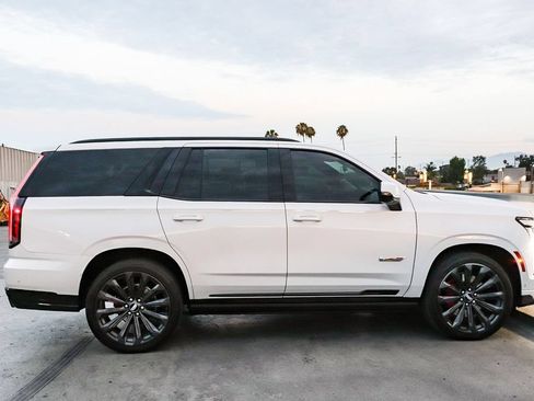 Used 2025 Cadillac Escalade V AWD/4WD image 13