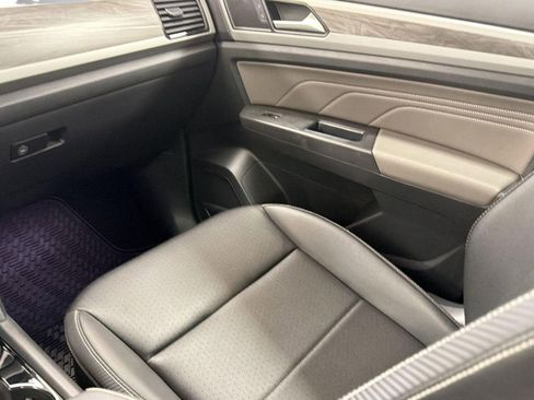 Used 2023 Volkswagen Atlas Cross Sport SE w/ Black Wheel Package image 24