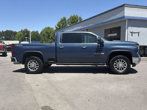 Used 2024 Chevrolet Silverado 2500 LTZ w/ LTZ Convenience Package AWD/4WD image 13