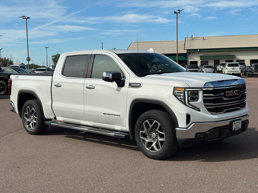Used 2023 GMC Sierra 1500 SLT w/ SLT Premium Package AWD/4WD image 7