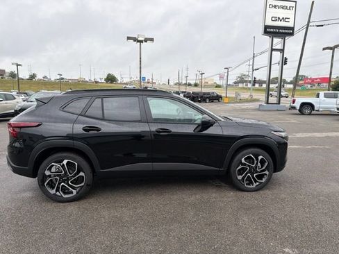 Used 2026 Chevrolet Trax RS w/ Sunroof Package FWD image 15