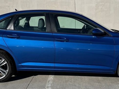 Certified 2024 Volkswagen Jetta SE image 3