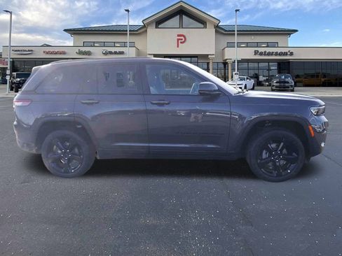 New 2025 Jeep Grand Cherokee Altitude image 14