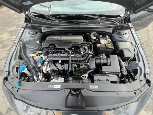 Used 2025 Hyundai Elantra SEL image 30
