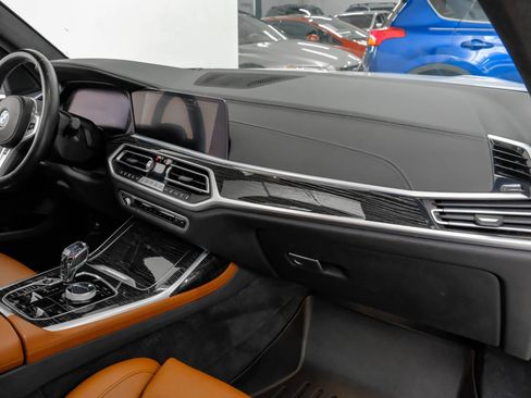 Used 2022 BMW X7 xDrive40i w/ M Sport Package AWD/4WD image 13