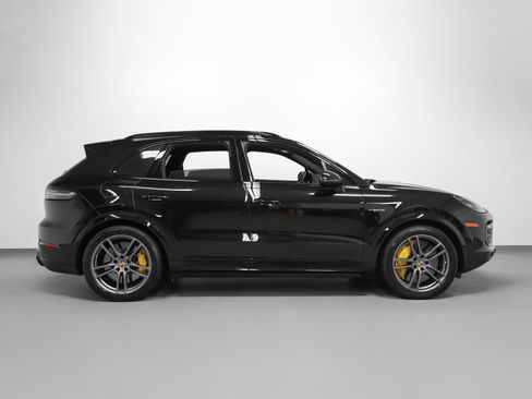 Certified 2023 Porsche Cayenne Turbo S AWD/4WD image 13