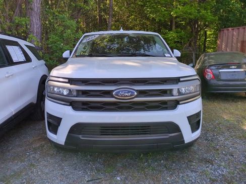 Used 2024 Ford Expedition XLT RWD image 3