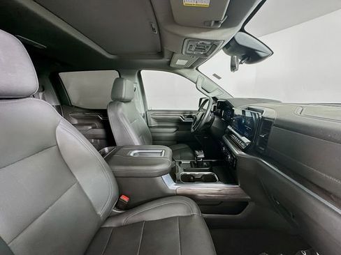Used 2022 Chevrolet Silverado 1500 LTZ w/ LTZ Premium Package AWD/4WD image 27