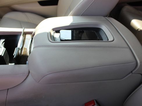 Used 2019 Cadillac Escalade Premium Luxury image 18