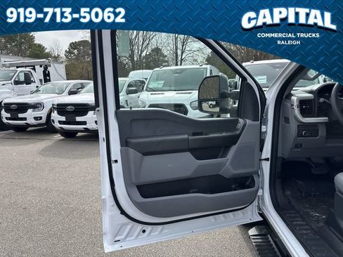 New 2026 Ford F250 XL w/ XL Chrome Package image 19
