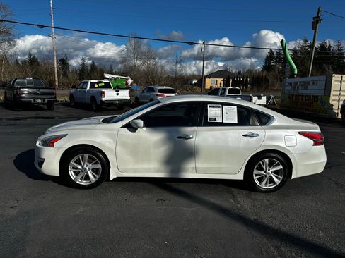 Used 2014 Nissan Altima 2.5 SV image 4