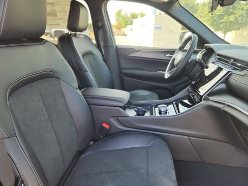 New 2025 Jeep Grand Cherokee L Altitude image 20