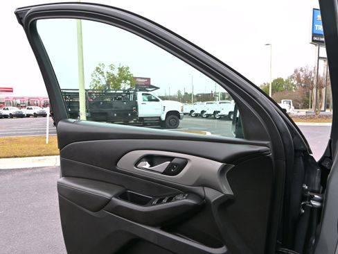 Used 2023 Chevrolet Traverse LT image 21