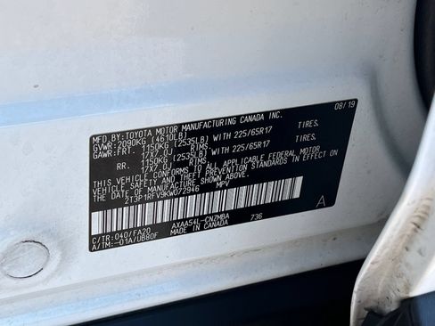 Used 2019 Toyota RAV4 XLE w/ Carpet Mat Package AWD/4WD image 30