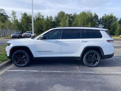 Used 2022 Jeep Grand Cherokee L Laredo RWD image 5