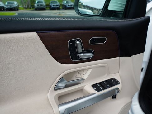 Used 2023 Mercedes-Benz GLB 250 image 6
