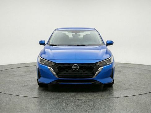 Used 2025 Nissan Sentra SV image 2