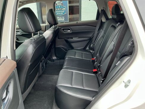 Used 2021 Nissan Rogue SV w/ Premium Package FWD image 17
