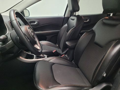 Used 2018 Jeep Compass Latitude w/ Popular Equipment Group FWD image 17