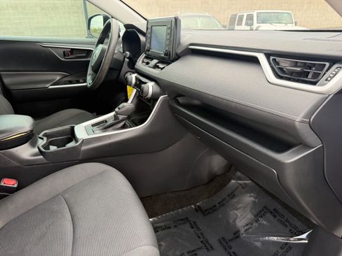 Used 2020 Toyota RAV4 LE w/ Carpet Mat Package FWD image 11