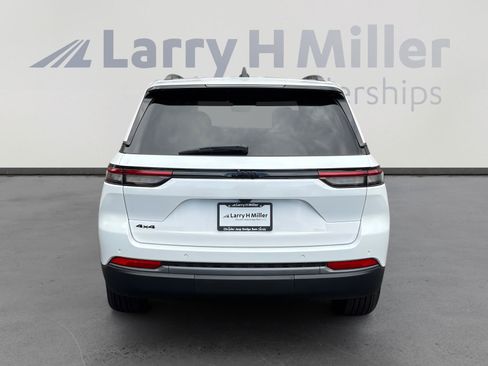 Used 2026 Jeep Grand Cherokee Altitude AWD/4WD image 4