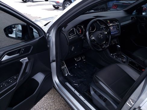 Used 2021 Volkswagen Tiguan SE R-Line image 9