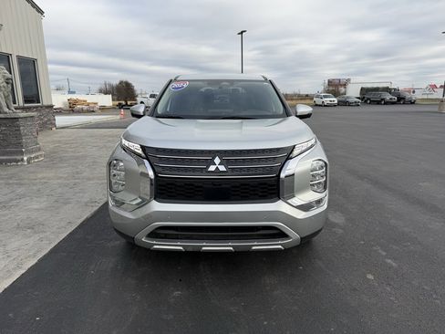 Used 2024 Mitsubishi Outlander FWD image 3