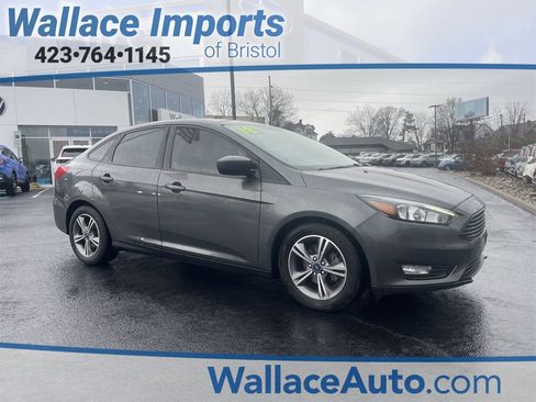 Used 2018 Ford Focus SE w/ SE Appearance Package image 1