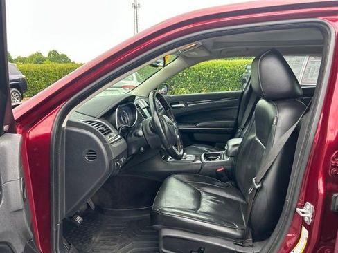 Used 2016 Chrysler 300 C RWD image 14
