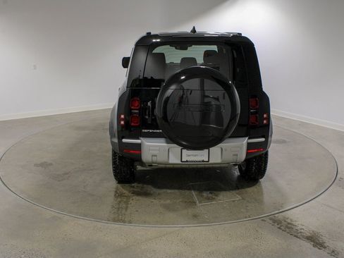 Used 2025 Land Rover Defender 110 S image 4