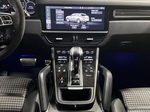 Used 2021 Porsche Cayenne Turbo S image 40