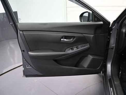 Used 2022 Nissan Sentra SV w/ All-Weather Package FWD image 9
