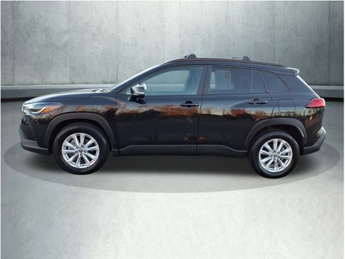 Certified 2023 Toyota Corolla Cross LE image 5