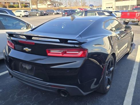 Used 2018 Chevrolet Camaro LT image 4