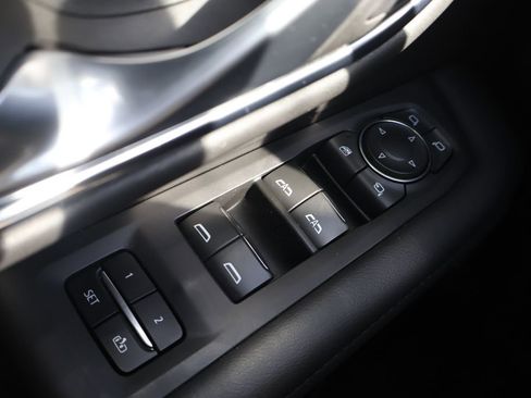 Used 2022 Chevrolet Tahoe High Country image 36