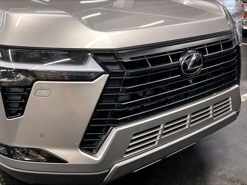 Used 2024 Lexus GX 550 image 29