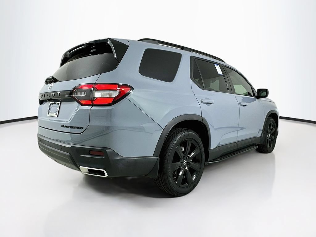 Certified 2025 Honda Pilot Black Edition image 5