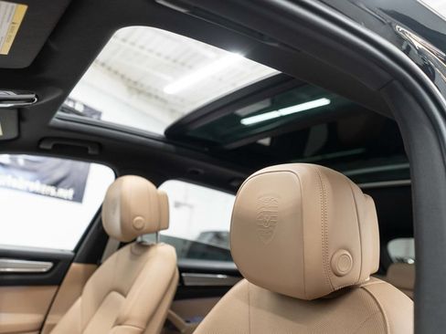 Used 2023 Porsche Cayenne Platinum Edition AWD/4WD image 11