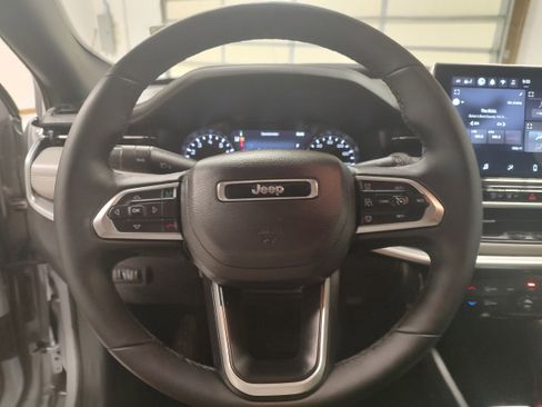Used 2024 Jeep Compass Limited image 5