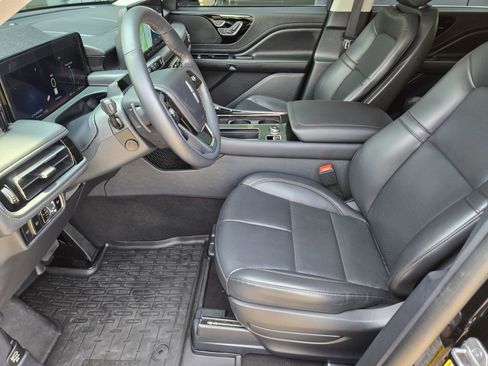 Used 2025 Lincoln Aviator 2WD image 13