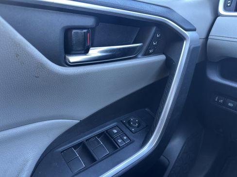 Used 2021 Toyota RAV4 XLE Premium image 27