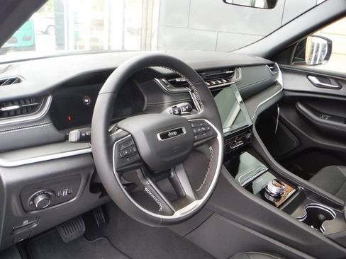 New 2025 Jeep Grand Cherokee L Altitude AWD/4WD image 13